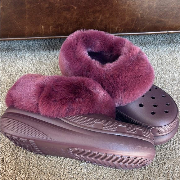 NWT Plush Burgundy Crocs Clogs - Picture 2 of 4